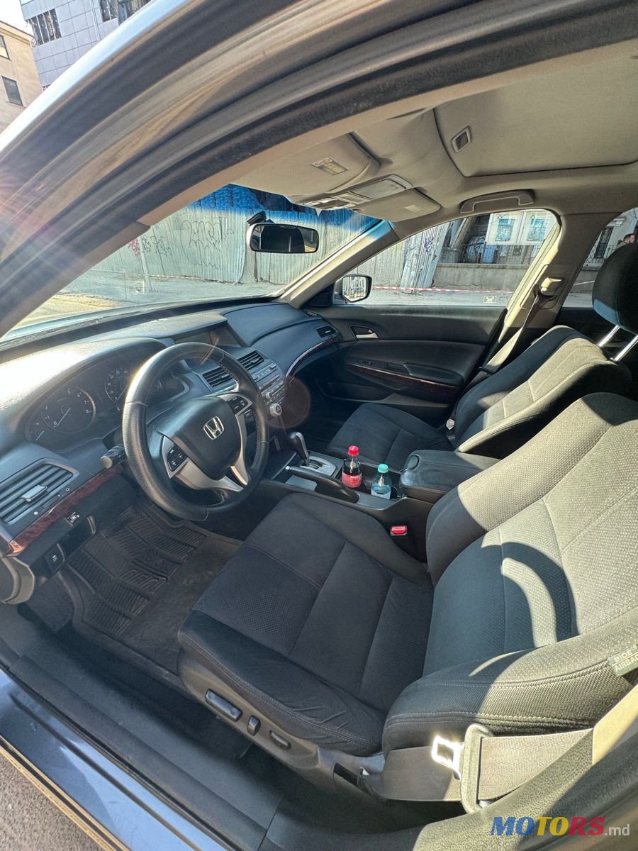 2010' Honda Crosstour photo #3