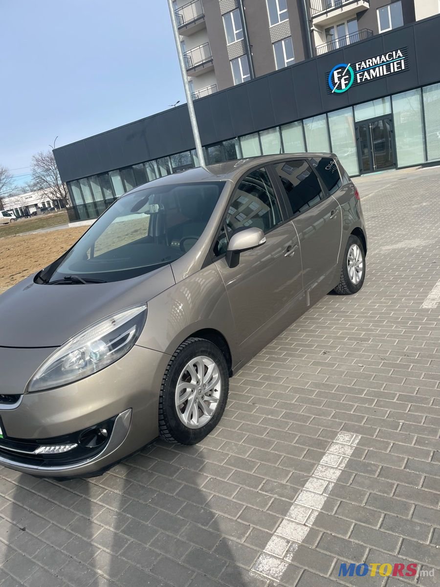 2012' Renault Grand Scenic photo #3