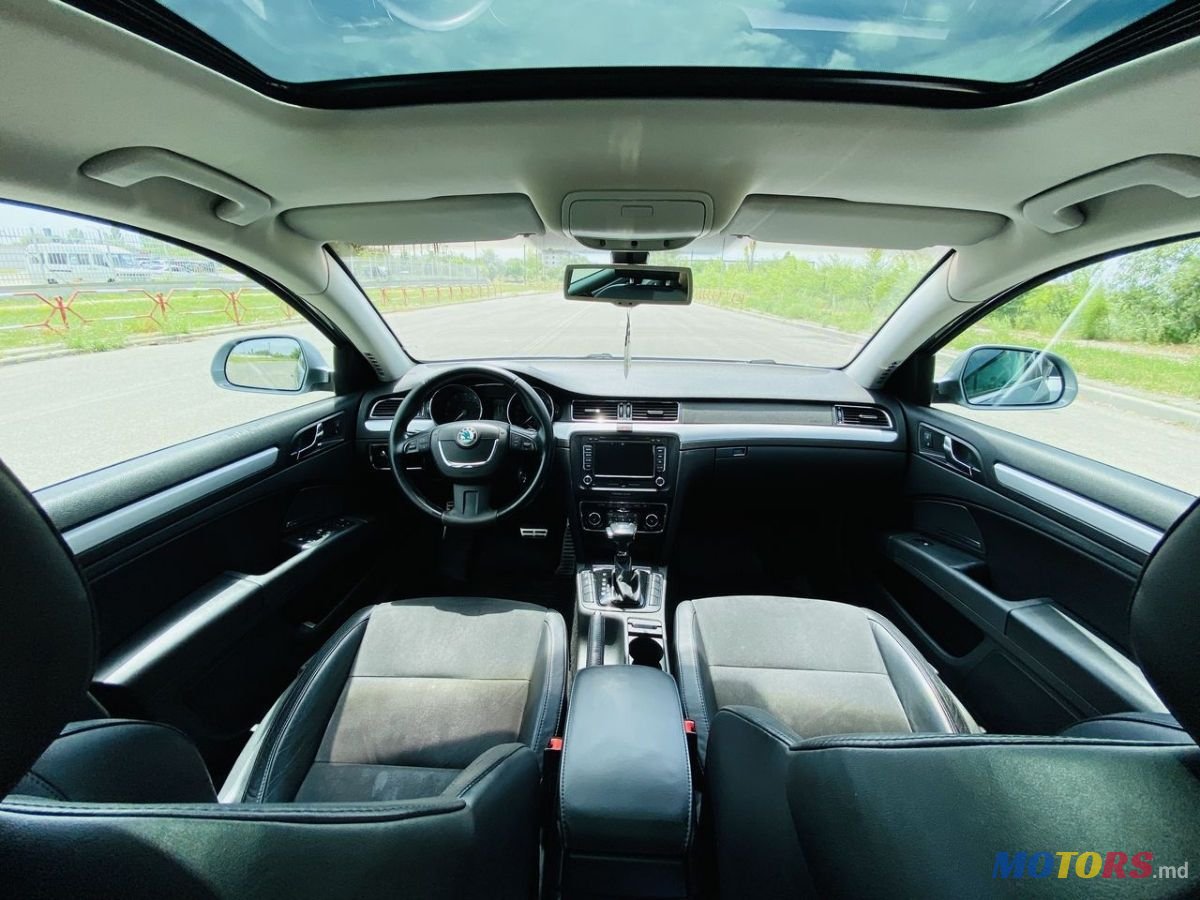 2011' Skoda Superb photo #6