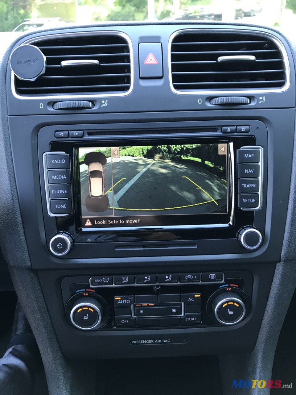 2011' Volkswagen Golf photo #7