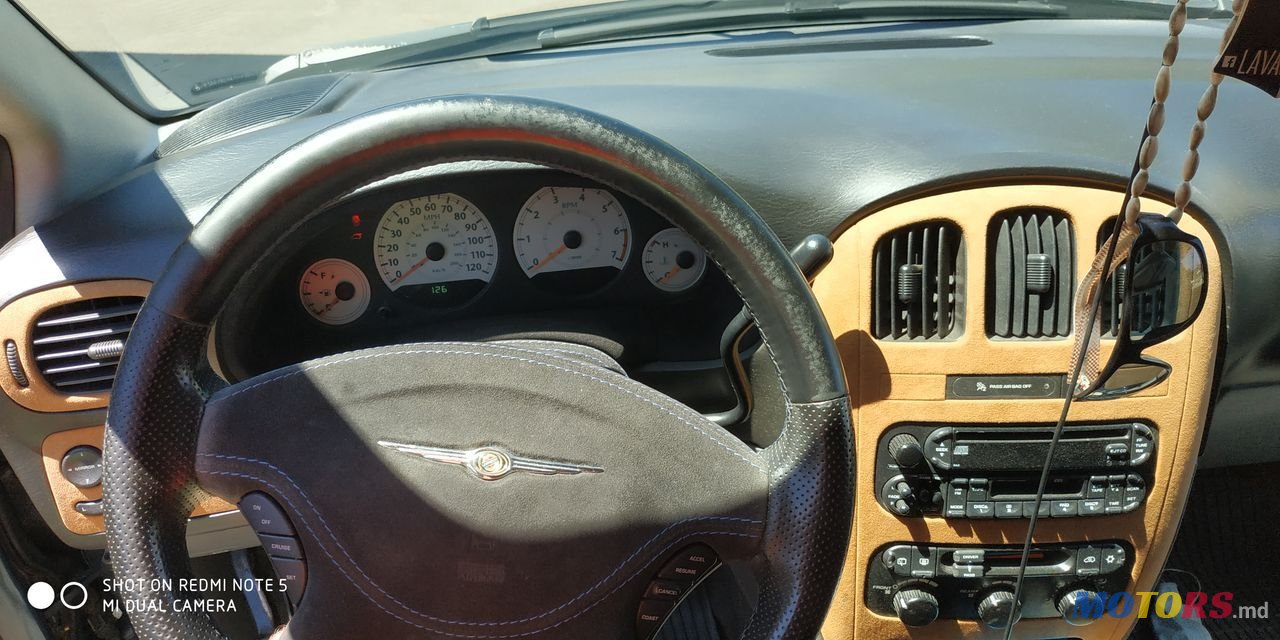 2005' Chrysler Town&Country photo #4