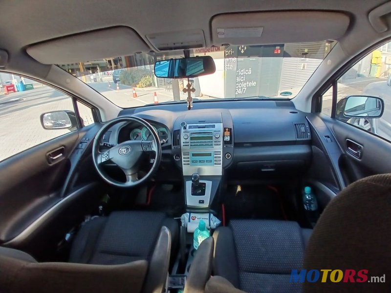 2008' Toyota Corolla Verso photo #4