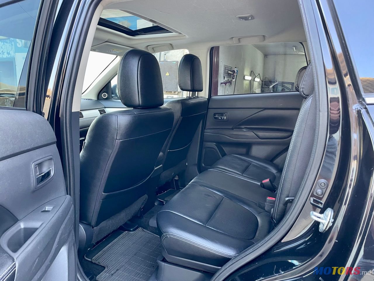 2014' Mitsubishi Outlander photo #6