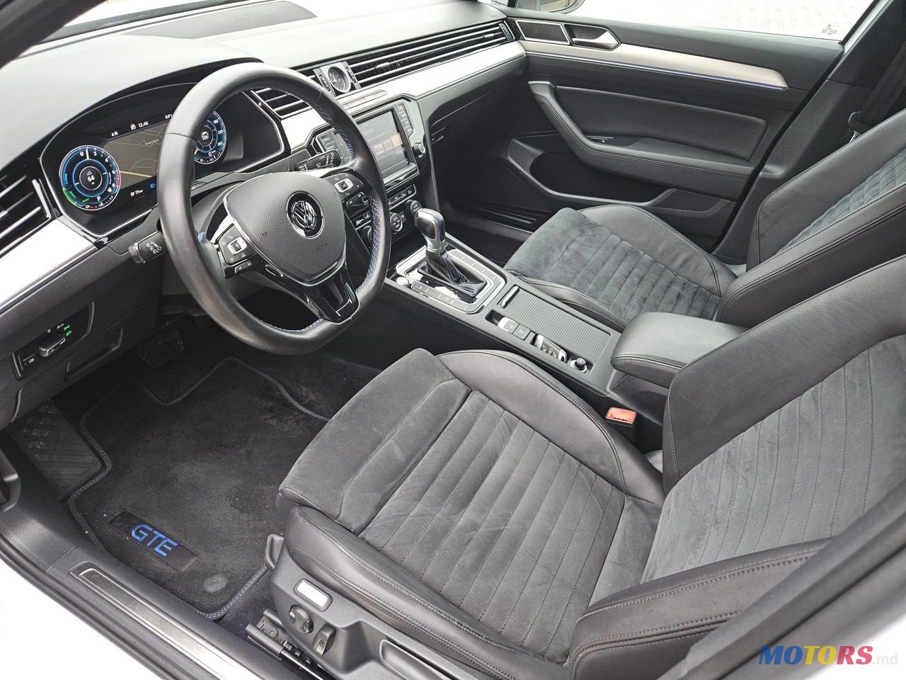 2015' Volkswagen Passat photo #5