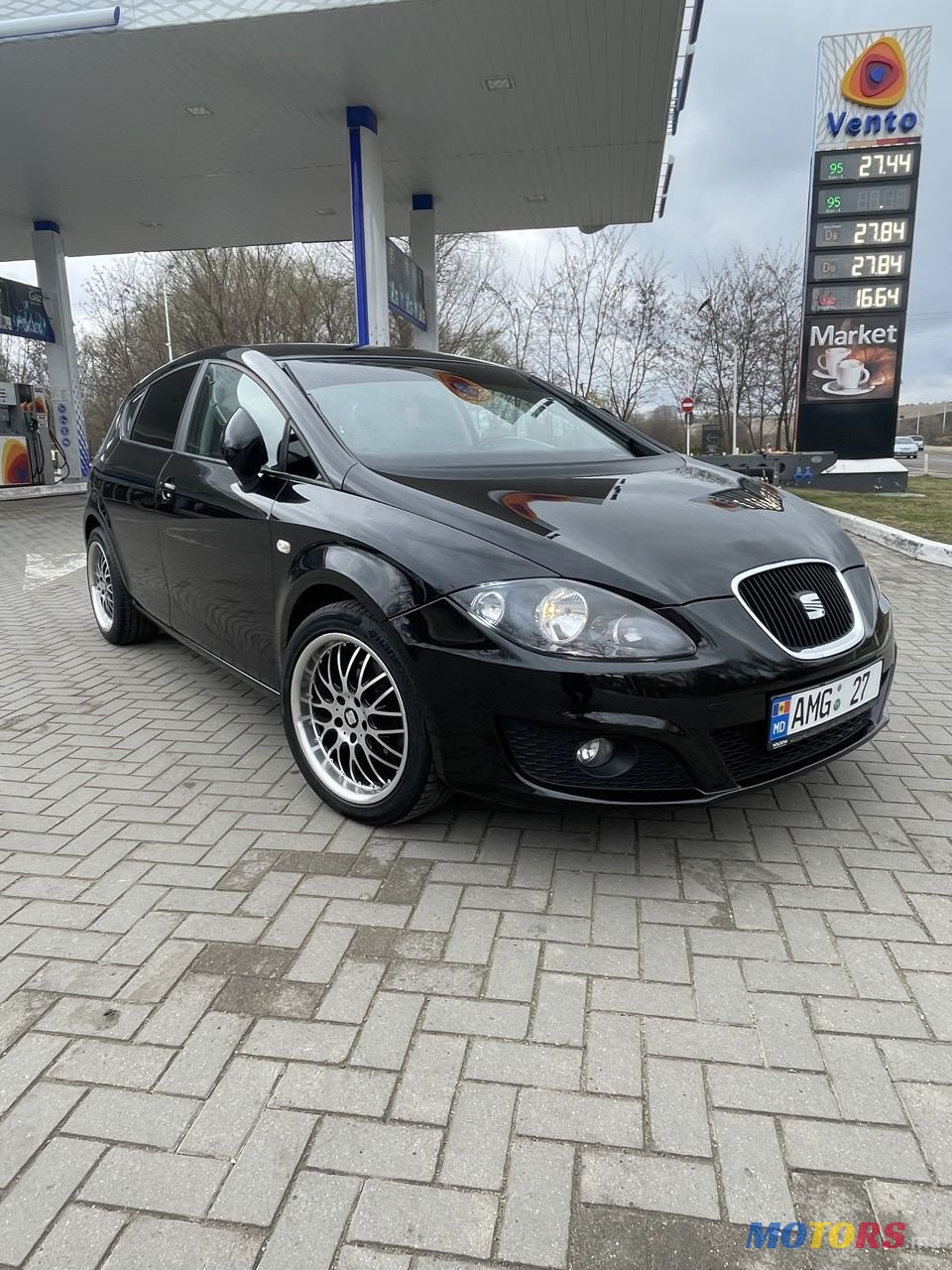 2011' SEAT Leon photo #2