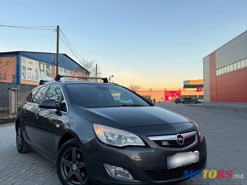 2012' Opel Astra photo #1