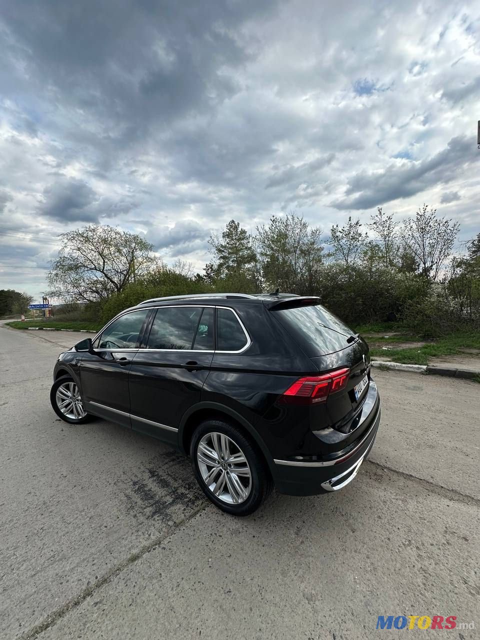 2021' Volkswagen Tiguan photo #6