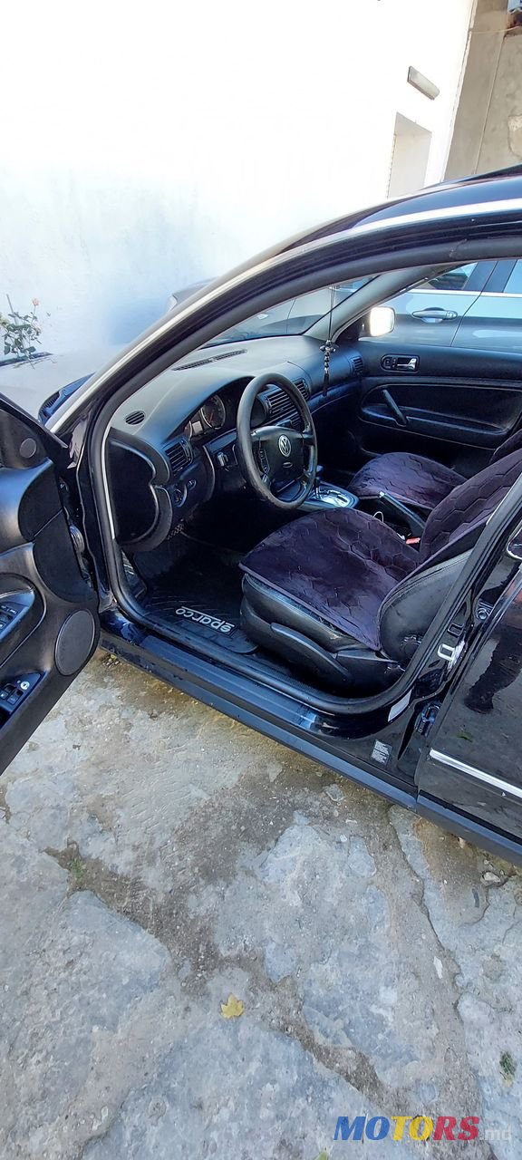 2001' Volkswagen Passat photo #4
