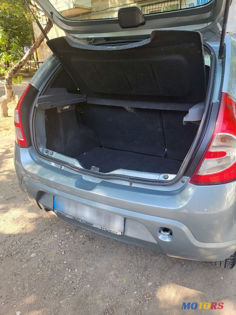 2008' Dacia Sandero photo #4