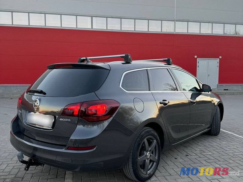 2012' Opel Astra photo #2