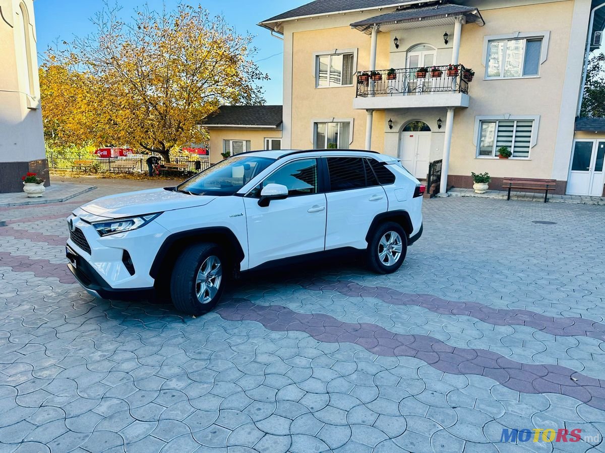 2020' Toyota RAV4 photo #2