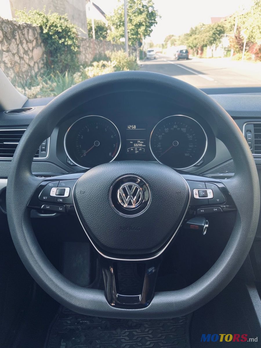 2016' Volkswagen Jetta photo #6
