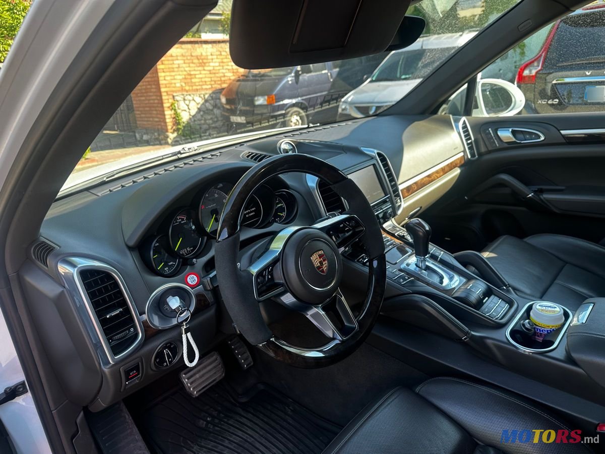 2014' Porsche Cayenne photo #5