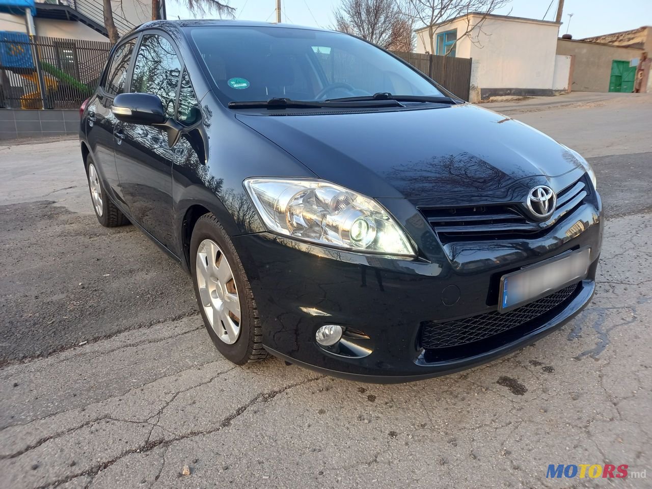 2012' Toyota Auris photo #2