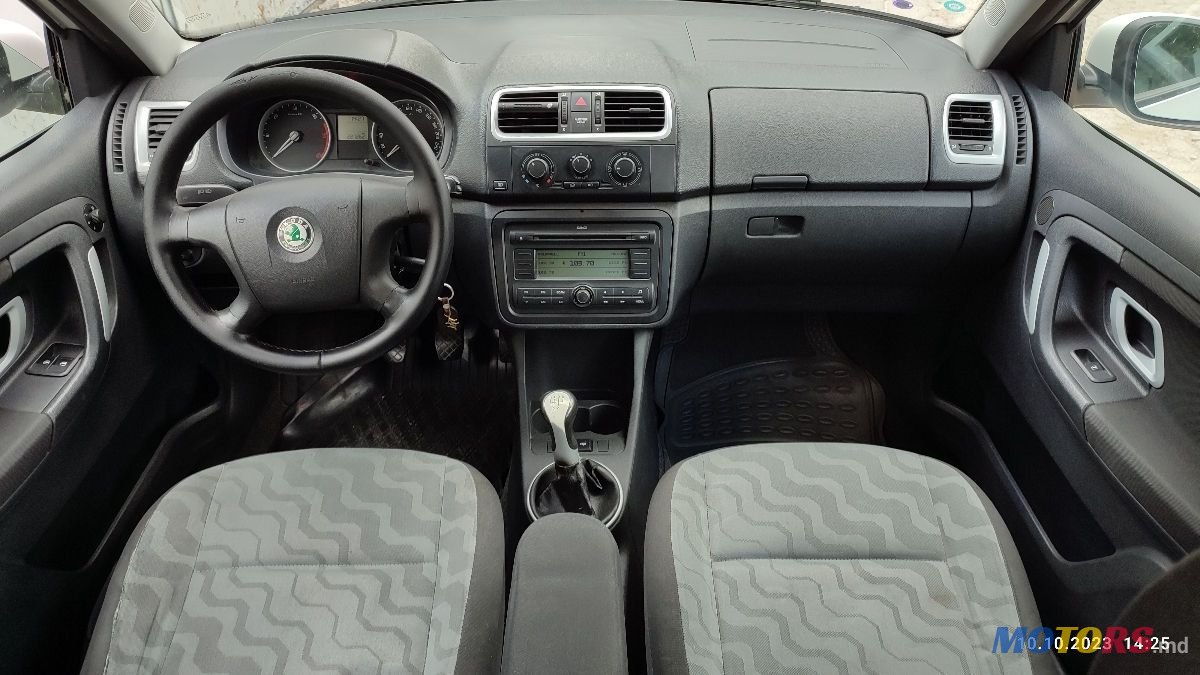 2008' Skoda Fabia photo #5
