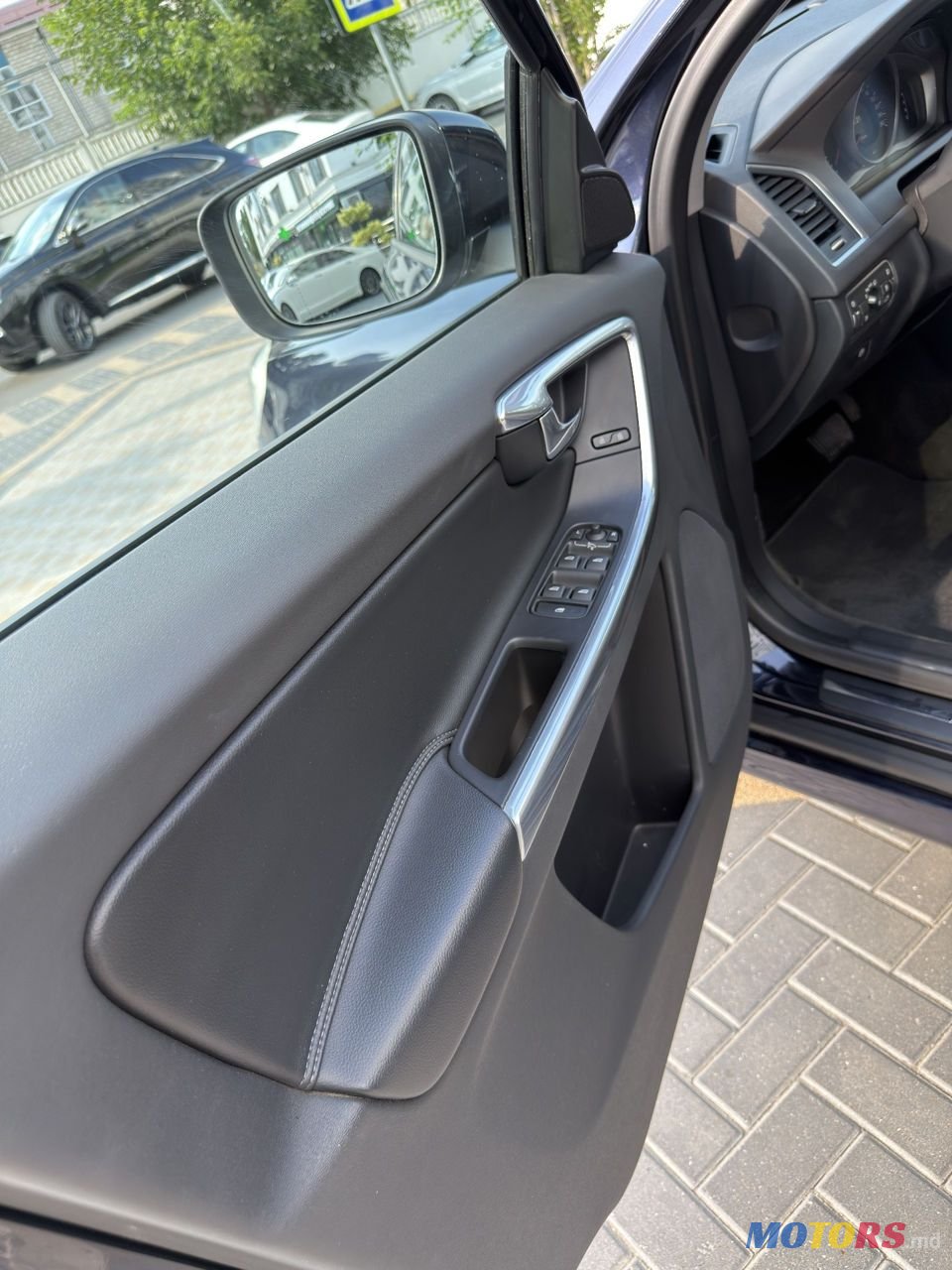 2016' Volvo XC60 photo #2