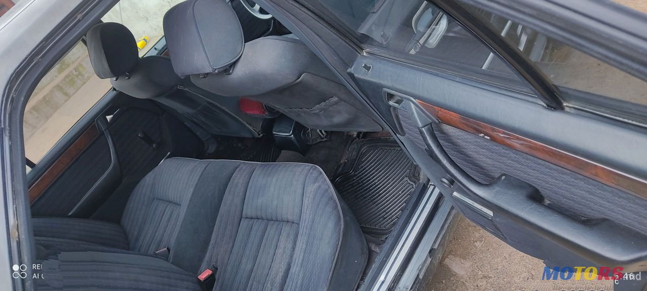 1993' Mercedes-Benz E Класс photo #3