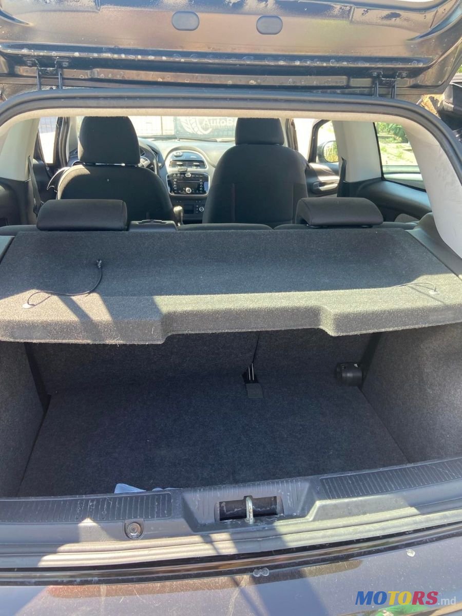 2011' Fiat Punto photo #6