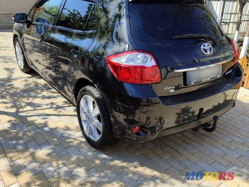2010' Toyota Auris photo #2