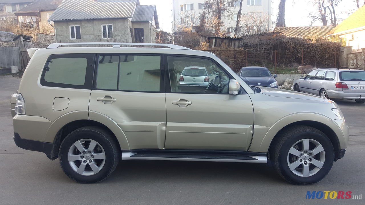 2008' Mitsubishi Pajero photo #4
