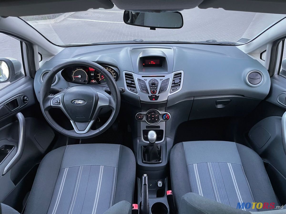 2009' Ford Fiesta photo #6