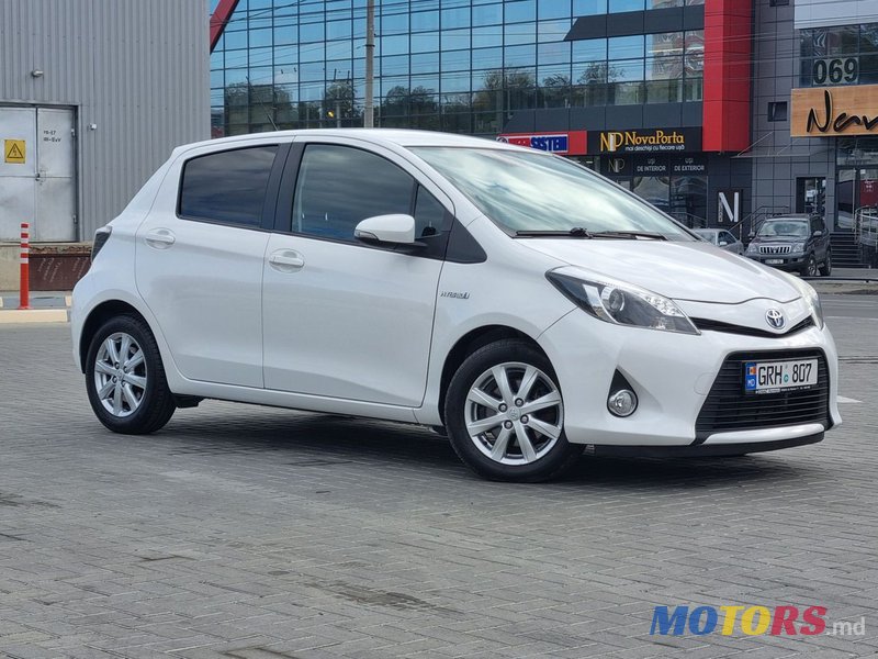 2013' Toyota Yaris photo #2