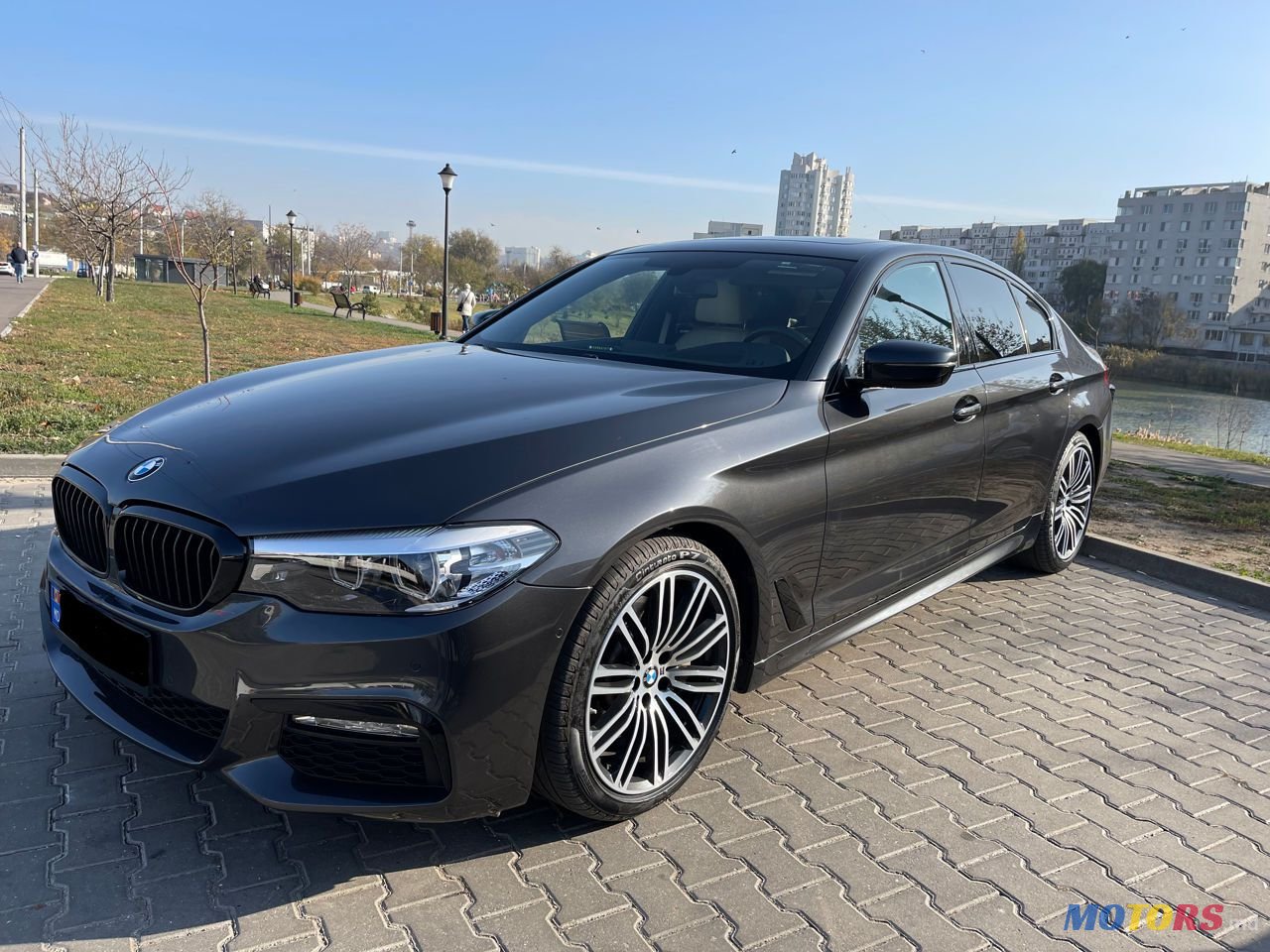 2017' BMW 5 Series photo #1