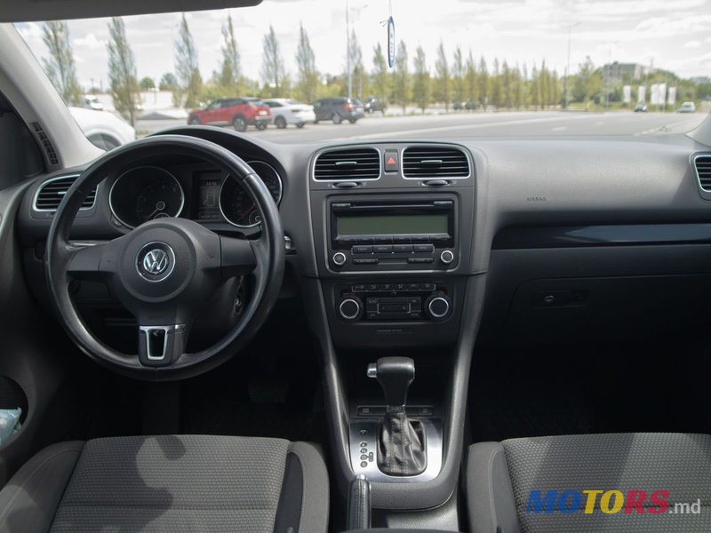 2009' Volkswagen Golf photo #4