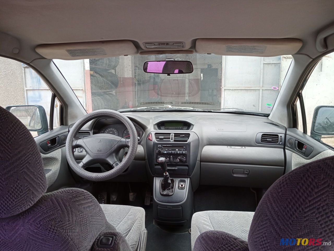 2000' Mitsubishi Space Wagon photo #5