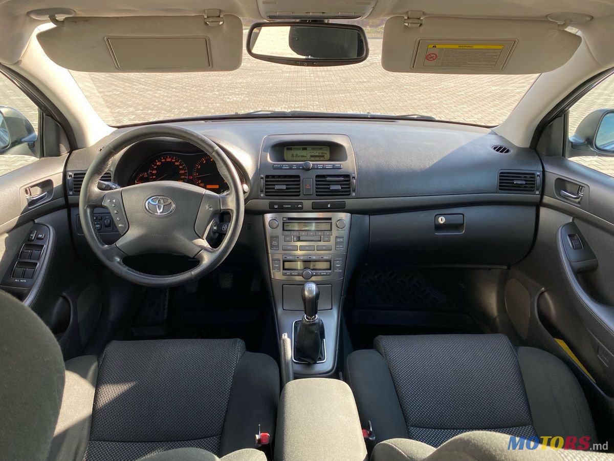 2005' Toyota Avensis photo #6