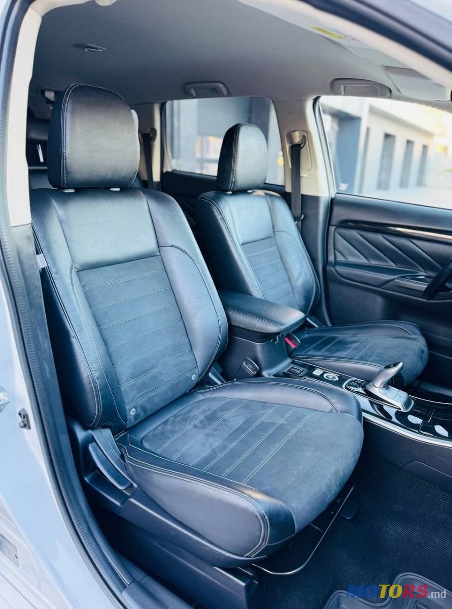 2017' Mitsubishi Outlander photo #6