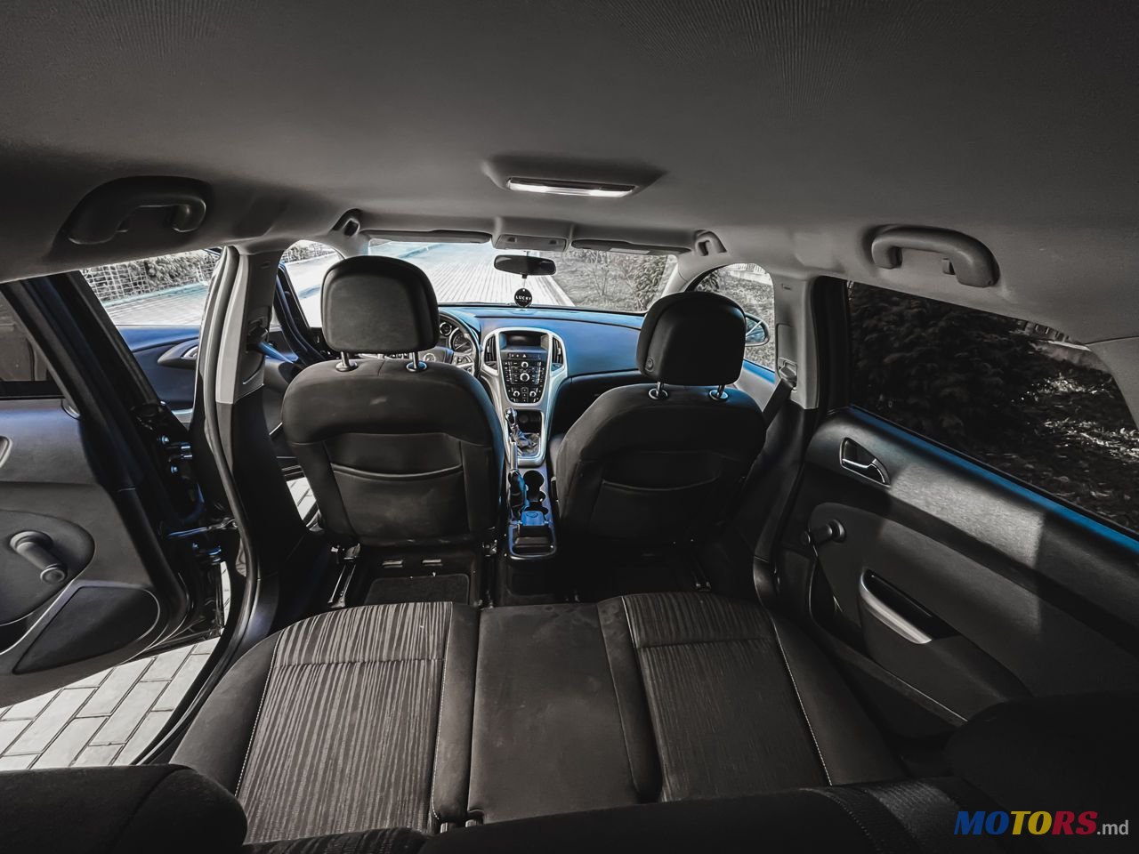 2011' Opel Astra photo #5