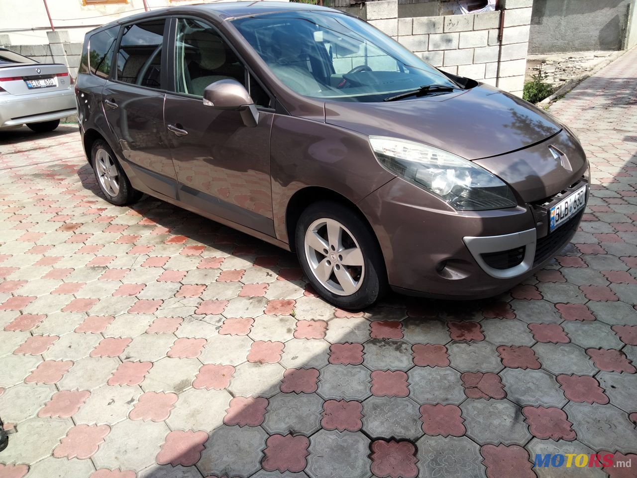 2009' Renault Grand Scenic photo #1