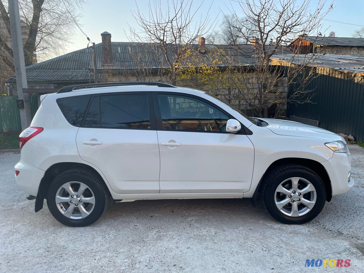 2011' Toyota RAV4 photo #3