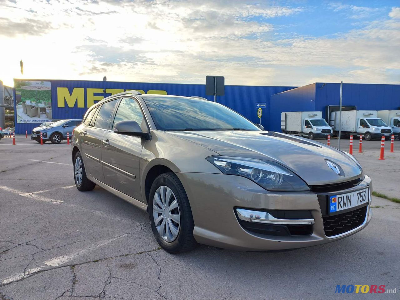 2014' Renault Laguna photo #2