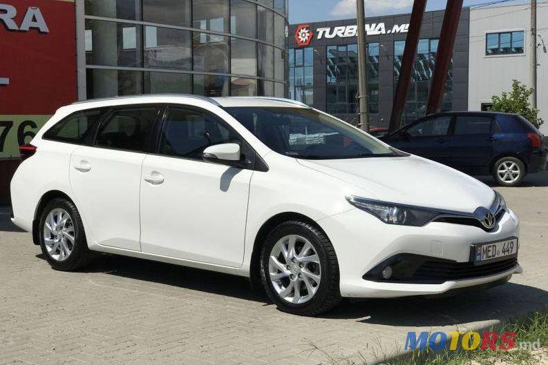 2015' Toyota Auris photo #2