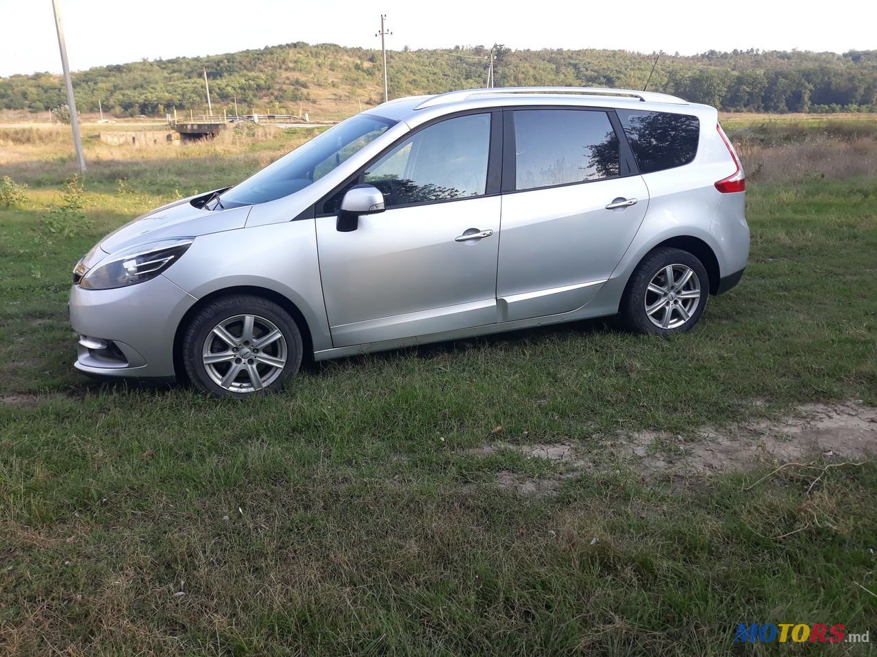 2014' Renault Grand Scenic photo #2