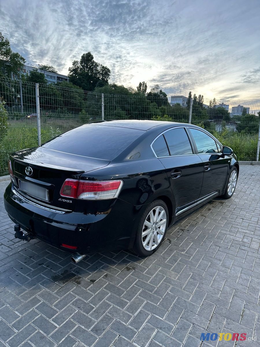 2011' Toyota Avensis photo #3