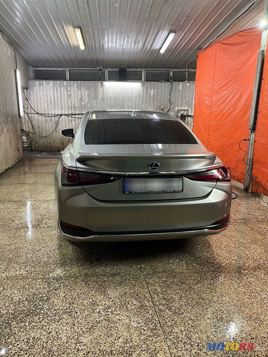 2019' Lexus Es Series photo #4