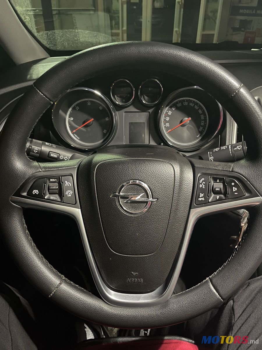 2013' Opel Astra photo #5