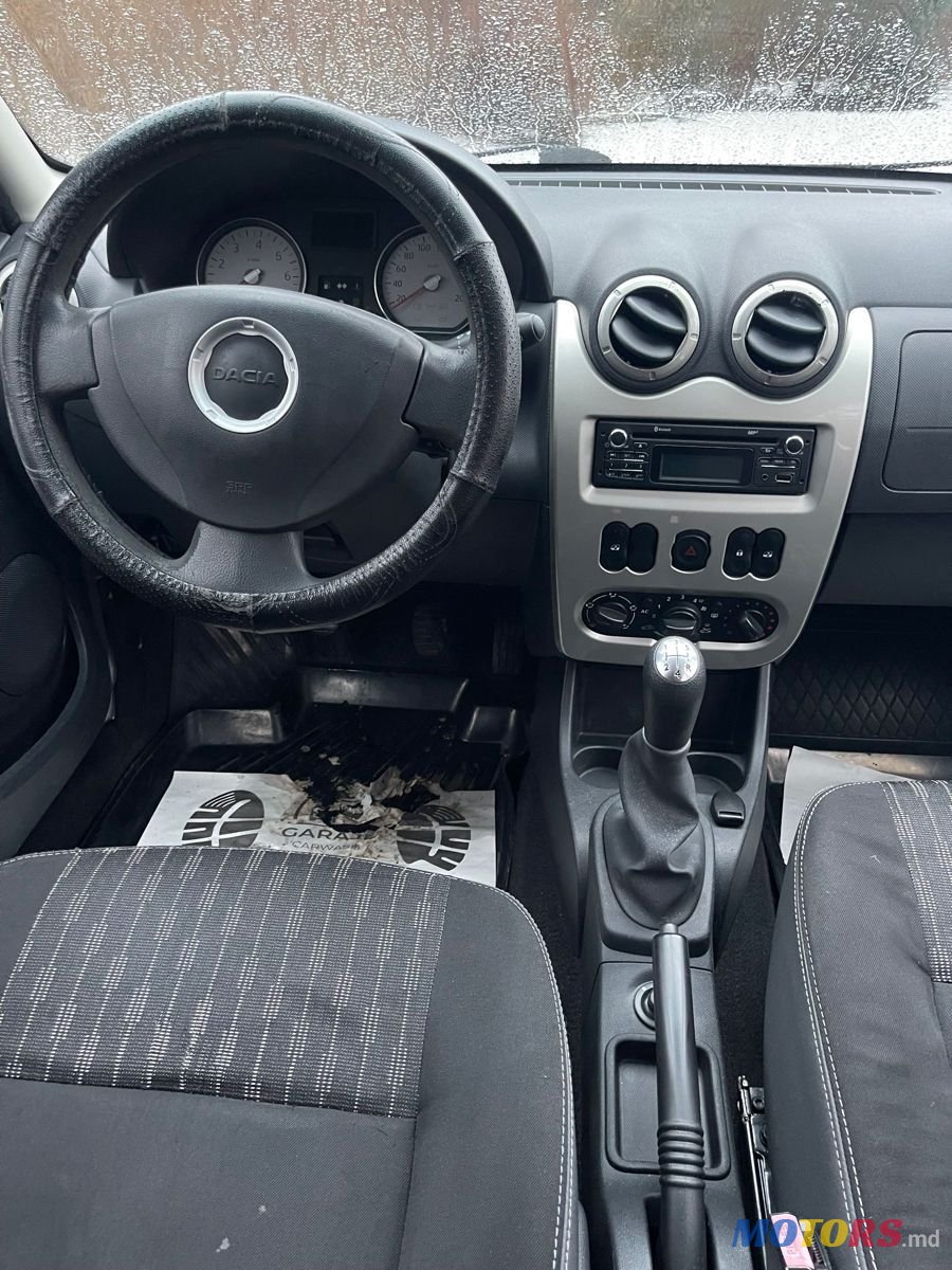 2012' Dacia Sandero photo #5