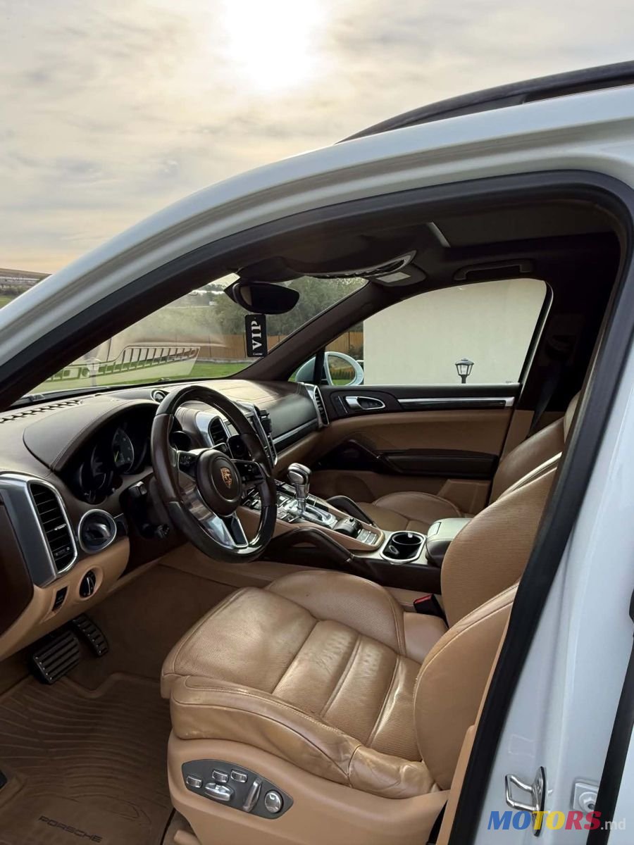 2015' Porsche Cayenne photo #6