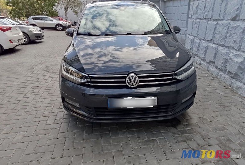 2015' Volkswagen Touran photo #2