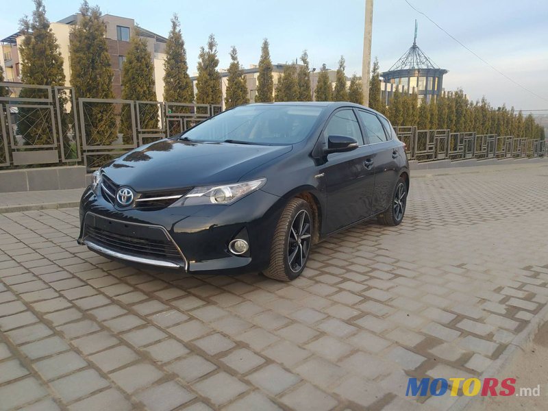 2013' Toyota Auris photo #1