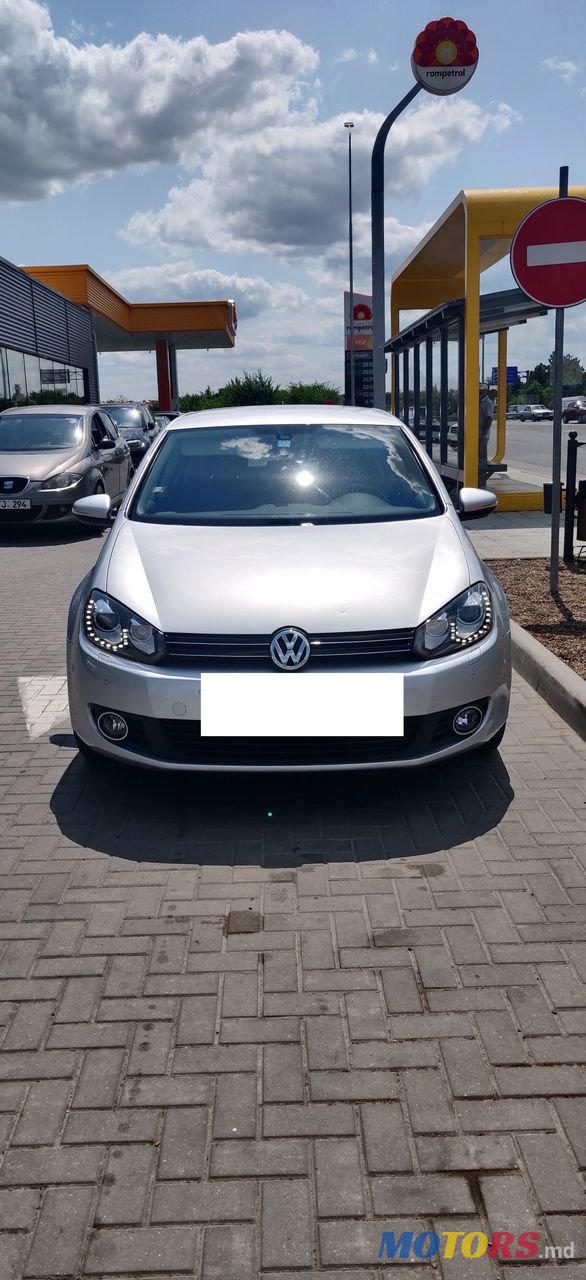 2011' Volkswagen Golf photo #2