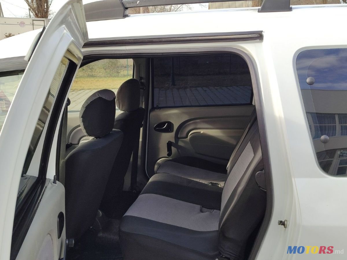 2009' Dacia Logan Mcv photo #6