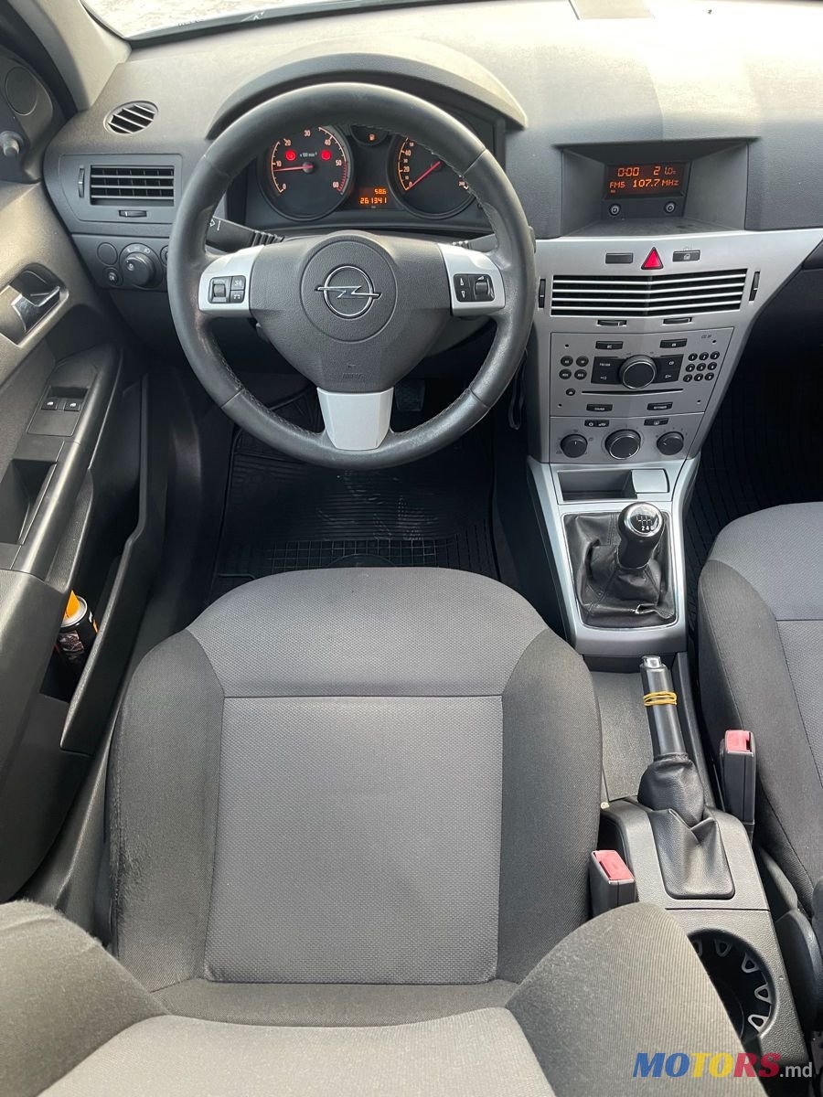 2010' Opel Astra photo #6