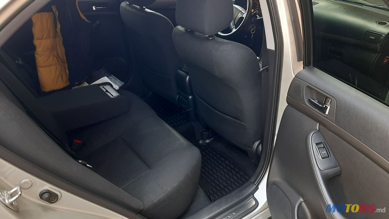 2005' Toyota Avensis photo #6