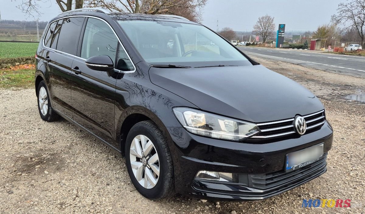 2016' Volkswagen Touran photo #1