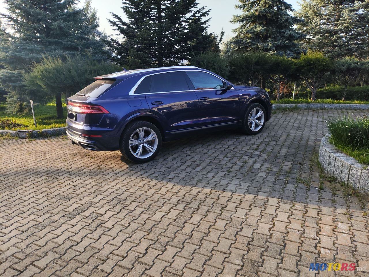 2019' Audi Q8 photo #4